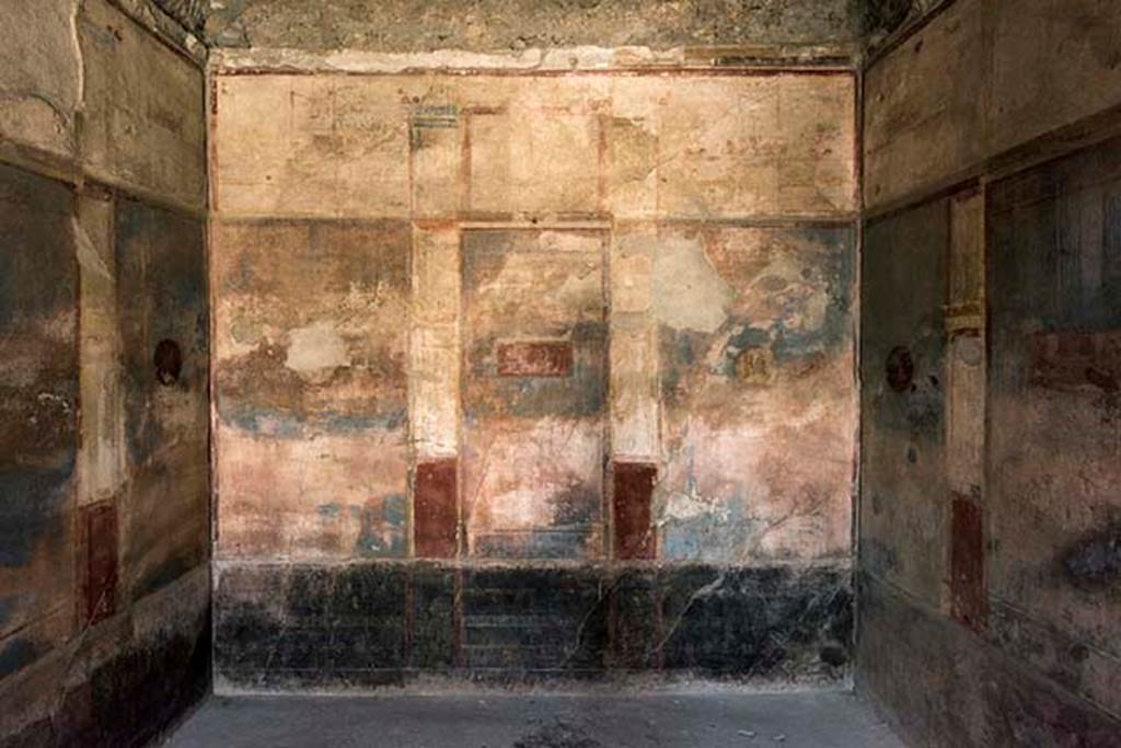 VI.8.24 Pompeii. May 2017. Looking towards painted decoration on west wall of tablinum.  Photo courtesy of John Puffer.
