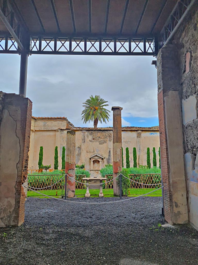 VI.9.6 Pompeii. November 2023. 
Looking east towards garden area, from tablinum. Photo courtesy of Giuseppe Ciaramella.
