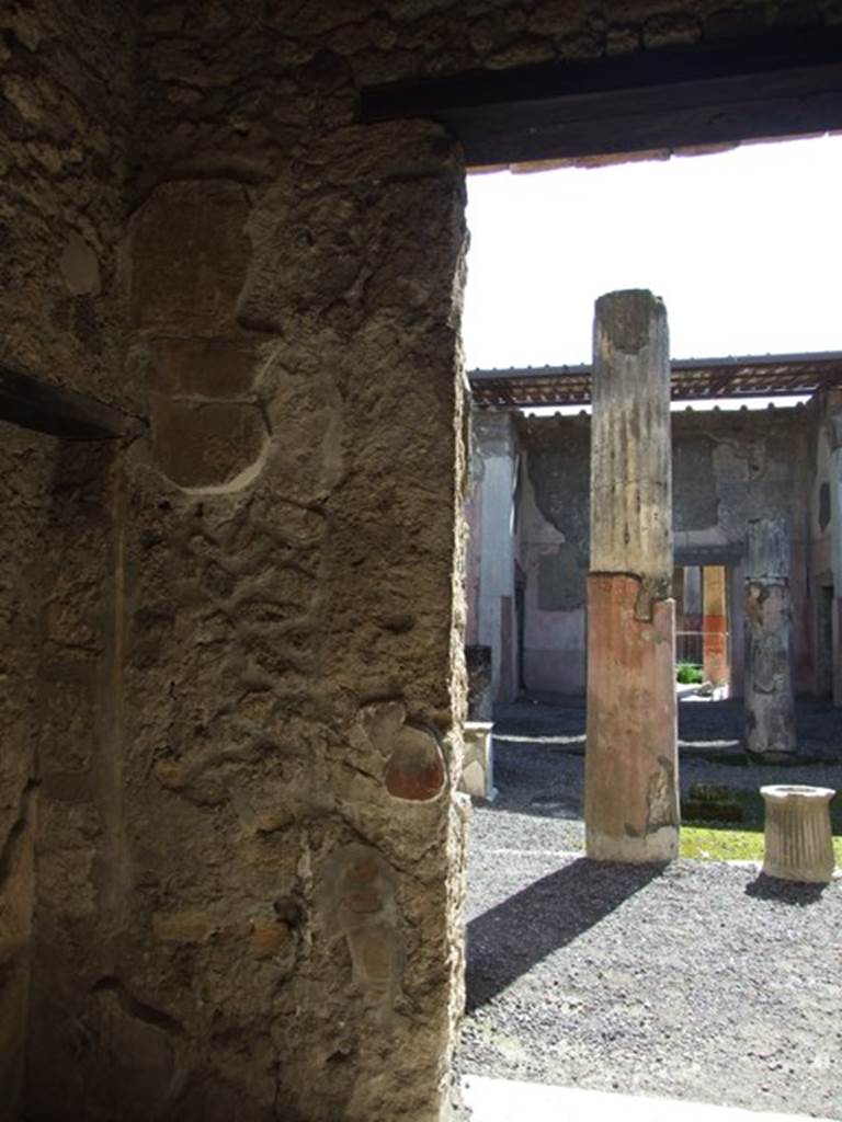 VVI.9.6 Pompeii. March 2009. Room 12, south wall and doorway to atrium.