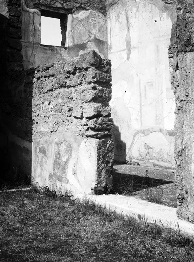 VI.9.6 Pompeii. W.818. Doorway to room 14.
Photo by Tatiana Warscher. Photo © Deutsches Archäologisches Institut, Abteilung Rom, Arkiv. 
