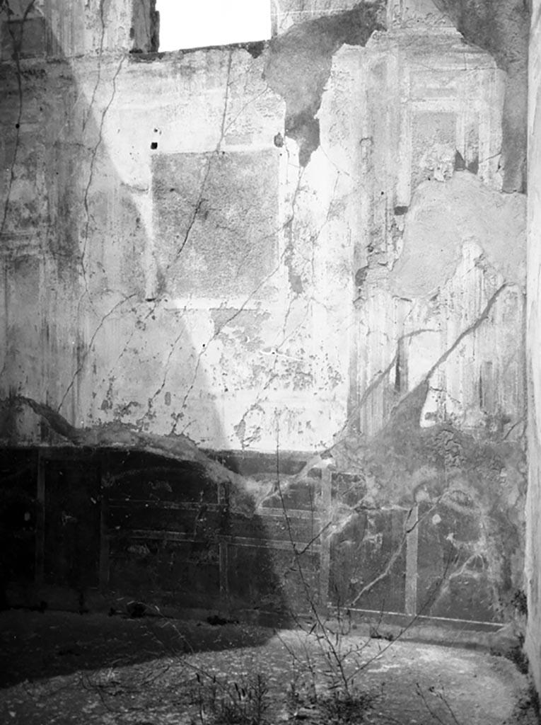 VI.9.6 Pompeii. W.819. Room 14, west wall.
Photo by Tatiana Warscher. Photo © Deutsches Archäologisches Institut, Abteilung Rom, Arkiv. 
