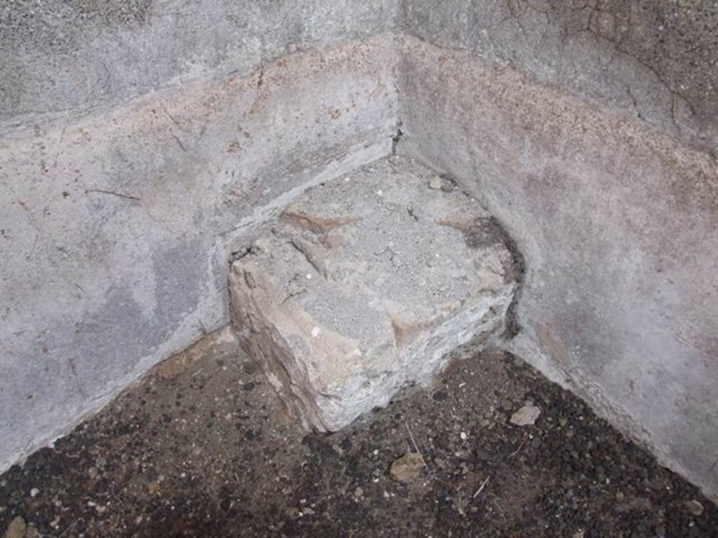 VI.9.7 Pompeii.  March 2009. Room 5.  South east corner.  Site of latrine?