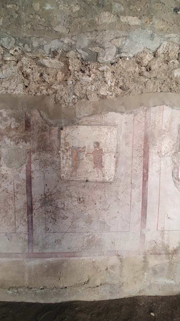 VI.10.1/19 Pompeii. July 2021. Fresco on south wall of rear room.
Foto Annette Haug, ERC Grant 681269 DÉCOR.
