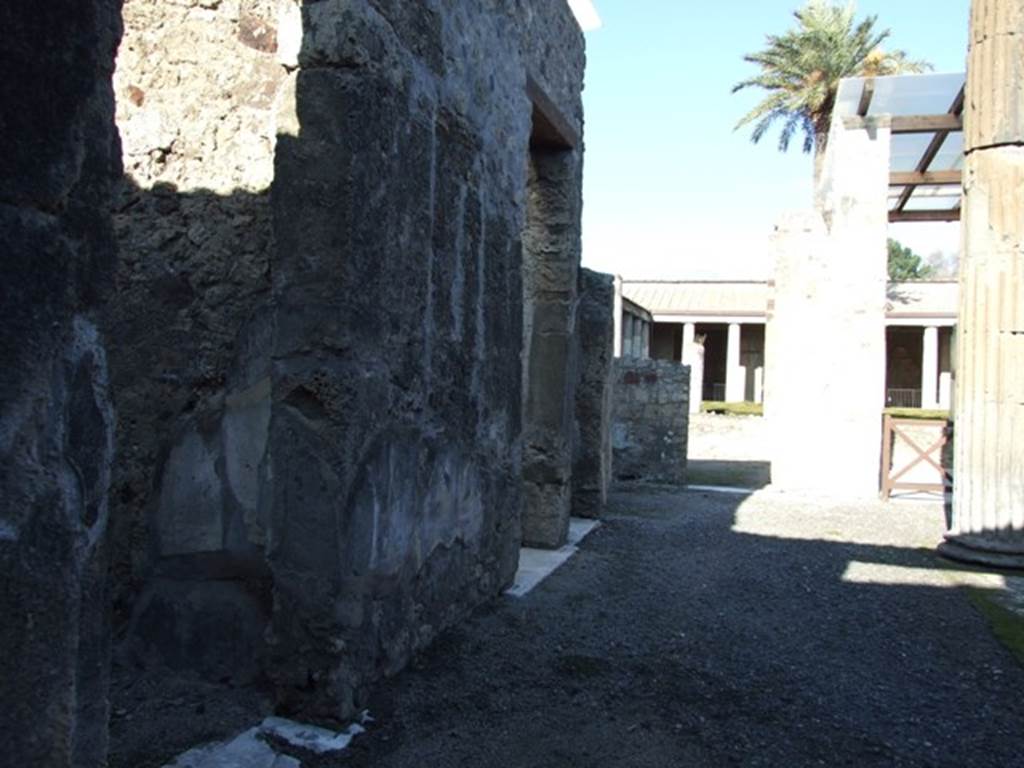 VI.11.10 Pompeii.  December 2007.  Looking north along west side of atrium.