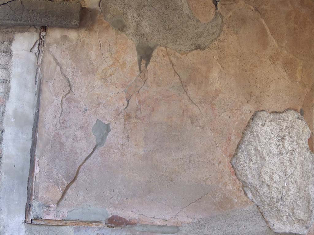 VI.14.22 Pompeii. December 2007. Room 12, south wall of raised level with remains of wall painting.