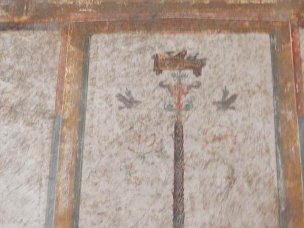 VI.15.1 Pompeii. May 2017. Detail of painted panel from north wall.  Photo courtesy of Buzz Ferebee.
