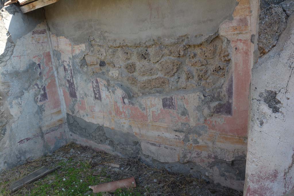 VI 15 5 Pompeii. October 2019. Cubiculum 14, looking north along east wall.
Foto Annette Haug, ERC Grant 681269 DÉCOR.
