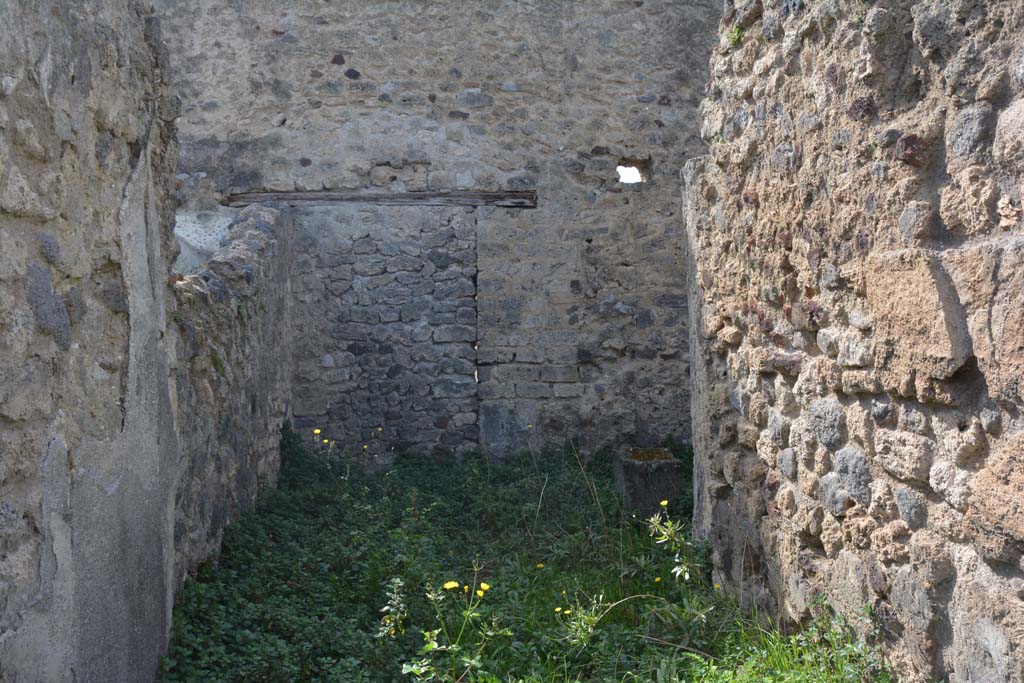 VI.15.5 Pompeii. March 2019. Room 19, looking west towards blocked doorway of VI.15.24.
Foto Annette Haug, ERC Grant 681269 DÉCOR.
