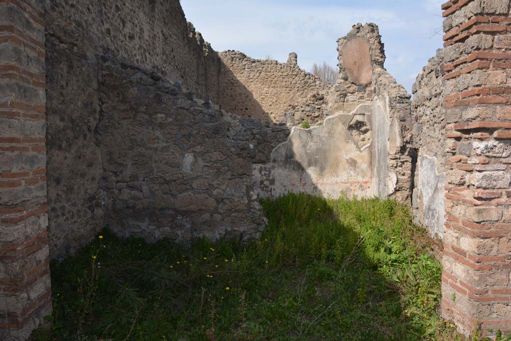 VI 15 5 Pompeii. March 2019. 
Room 22, looking through room 23, towards north-east corner of room 22, with doorway to corridor in east wall.
Foto Annette Haug, ERC Grant 681269 DCOR.
