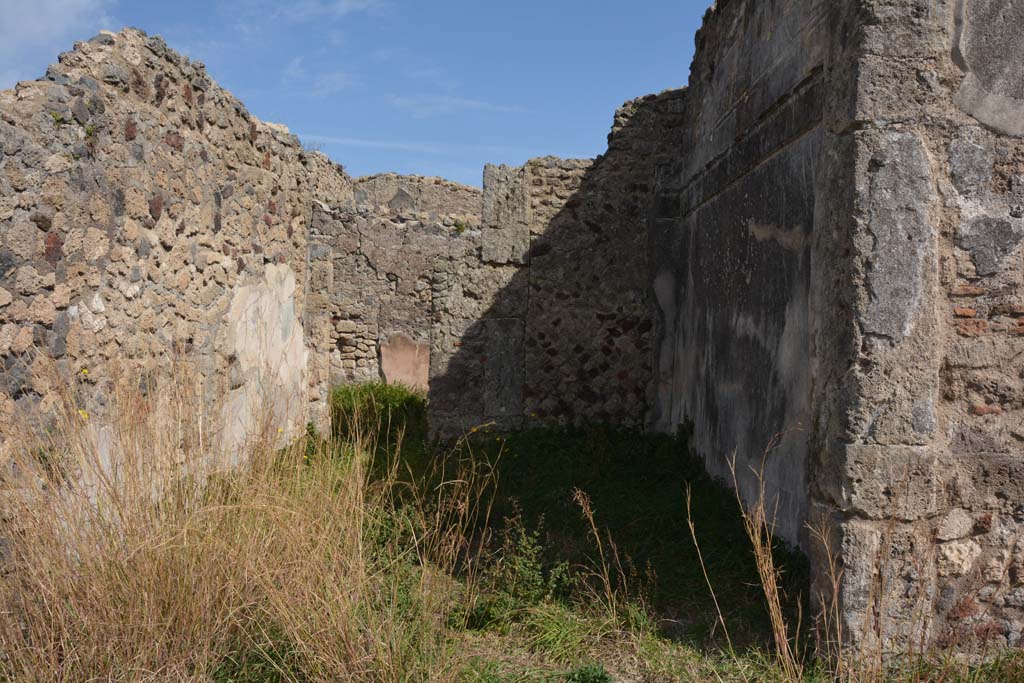 VI 15 5 Pompeii. March 2019. Oecus 24, looking east from east portico.
Foto Annette Haug, ERC Grant 681269 DCOR.
