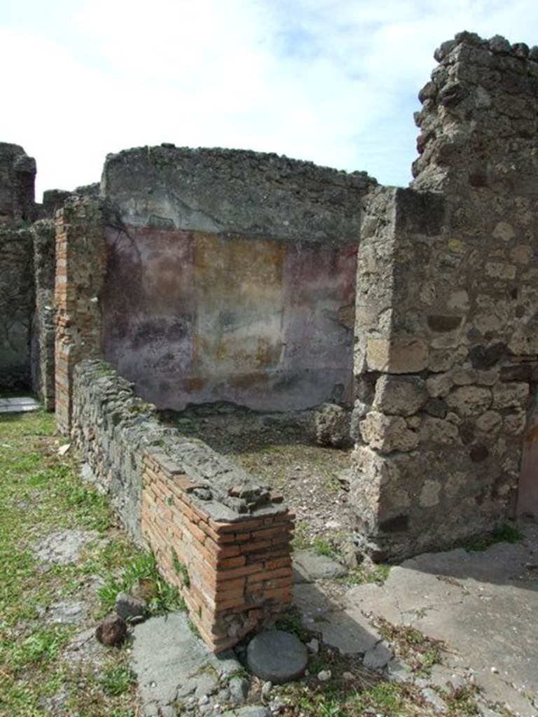 VI.16.27 Pompeii. March 2009.  Small doorway in west wall of room K, leading into room L, tablinum. According to NdS, in ancient times the south side of the tablinum had also opened in its entire width onto the peristyle M, but this wide entrance was later walled in.
