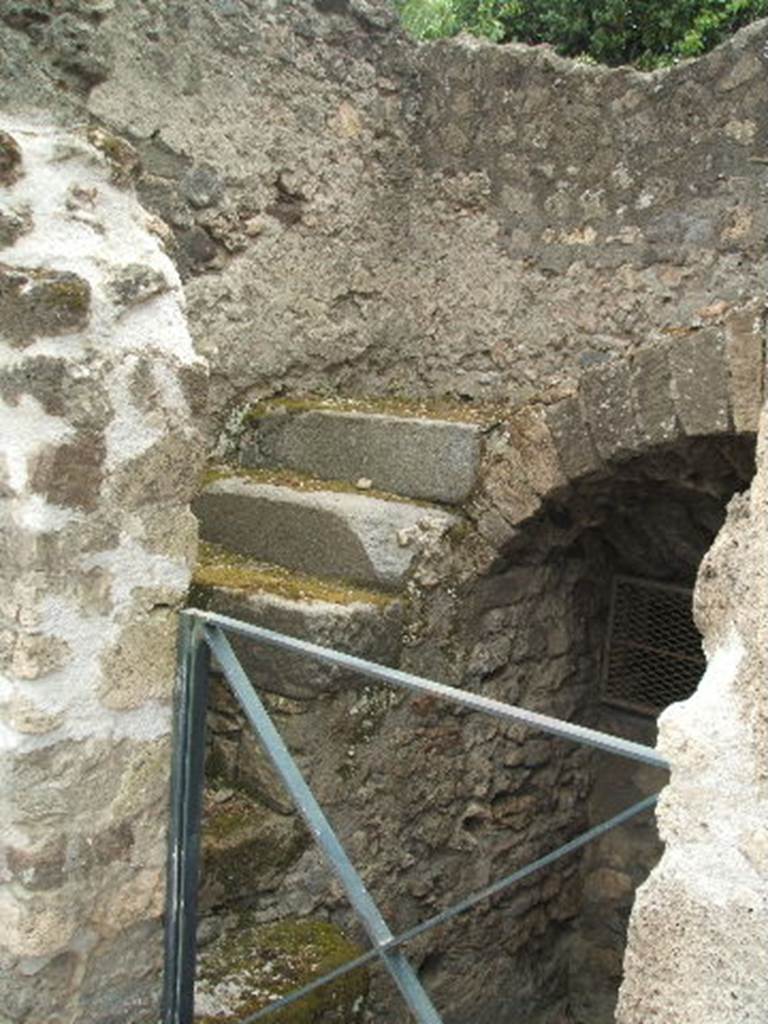 VI.17.12 Pompeii.  May 2005.  Staircase to upper floors.