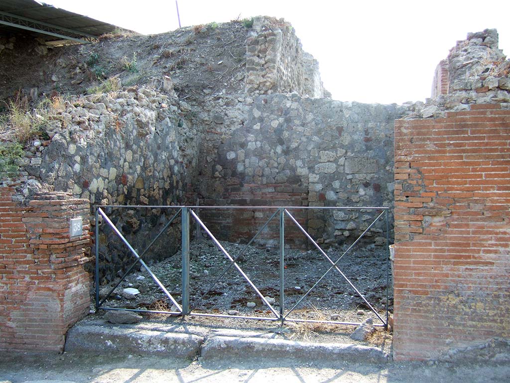 VI.17.38 Pompeii. September 2005. Entrance doorway to a one-room shop.