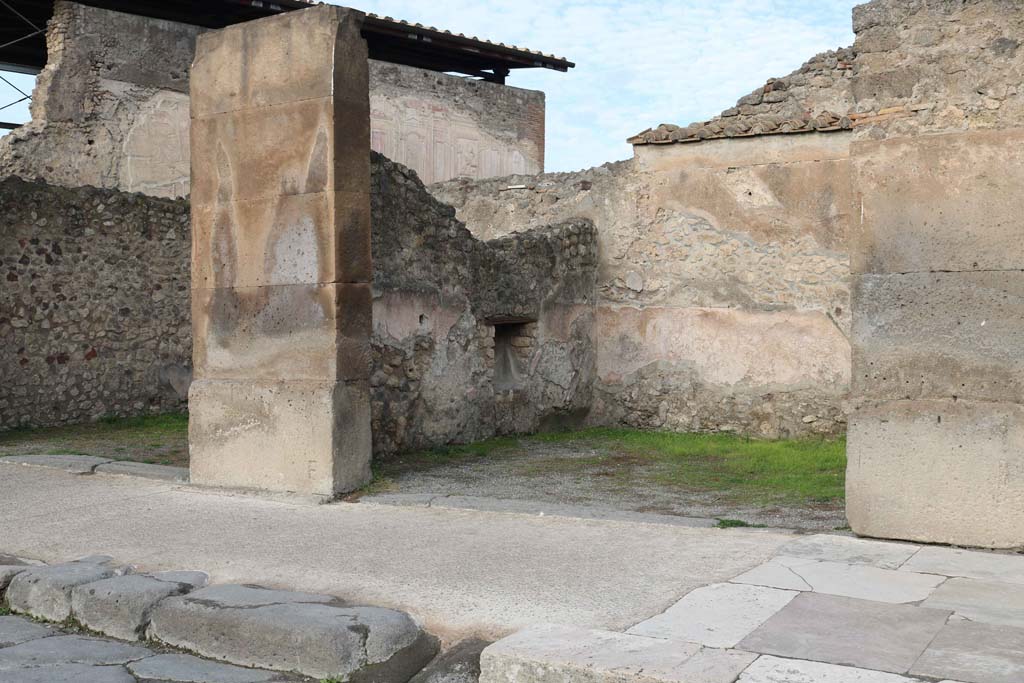 VII.1.7, Pompeii. December 2018. Looking north-west to entrance doorway on Via dellAbbondanza. Photo courtesy of Aude Durand.

