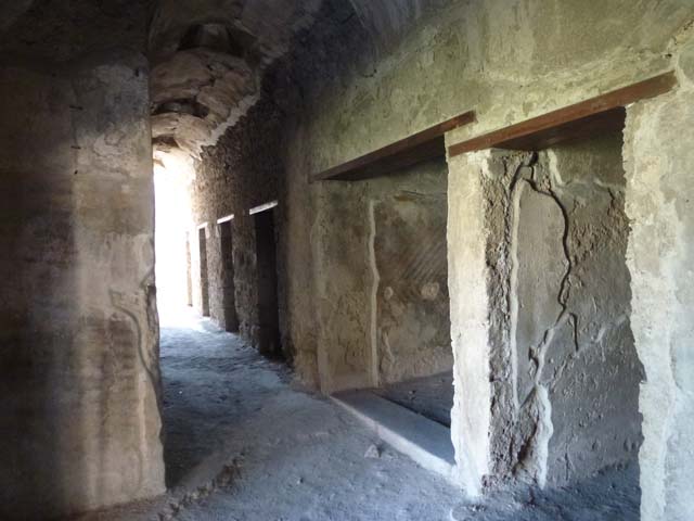 VII.1.8 Pompeii. September 2005. West side of latrine O.