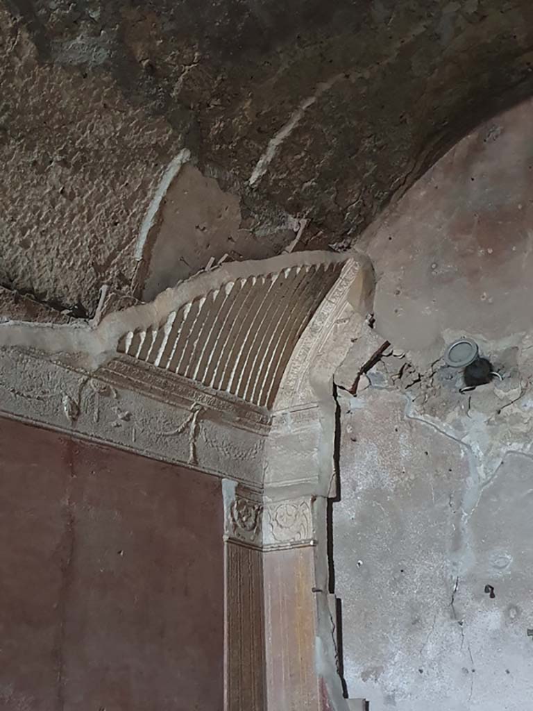 VII.1.8 Pompeii. July 2021. Caldarium 9, detail from upper north-east corner.     
Foto Annette Haug, ERC Grant 681269 DCOR
