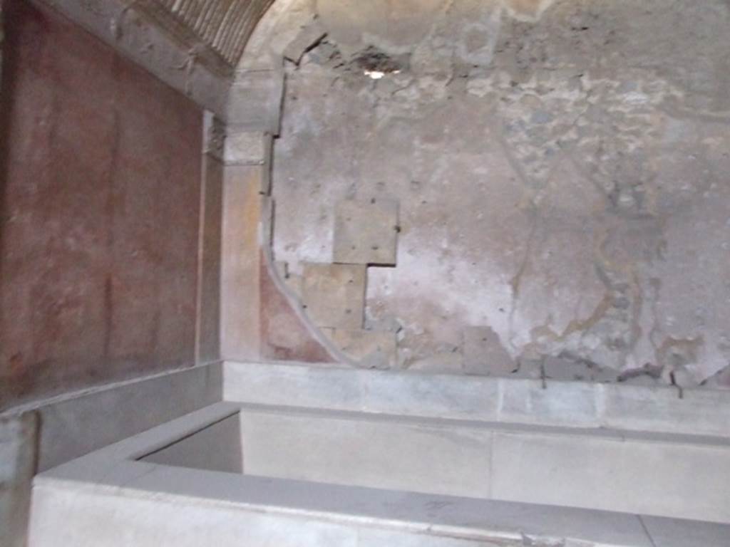 VII.1.8 Pompeii. December 2007. Heating tiles in east wall at rear of marble pool in calidarium 9.

