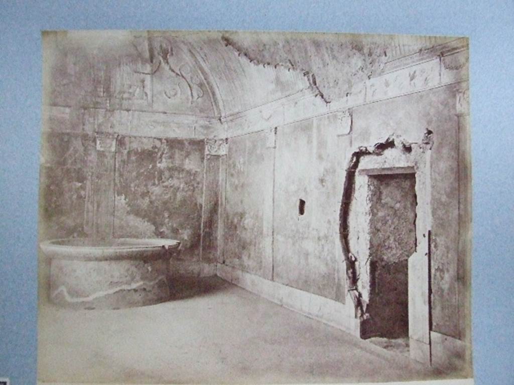 VII.1.8 Pompeii. Stabian Baths, womens baths, looking west in caldarium 9. Old undated photograph courtesy of the Society of Antiquaries, Fox Collection.