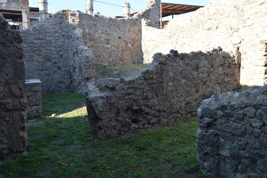 VII.1.44/45 Pompeii. October 2017. Looking north from VII.1.45 towards rear of bar-room and triclinium.
Foto Taylor Lauritsen, ERC Grant 681269 DCOR.

