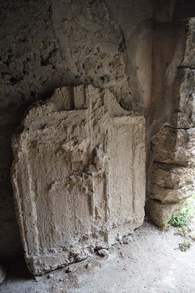 VII.2.16 Pompeii. October 2017. Room 21, plaster-cast of a door.
Foto Taylor Lauritsen, ERC Grant 681269 DCOR.
