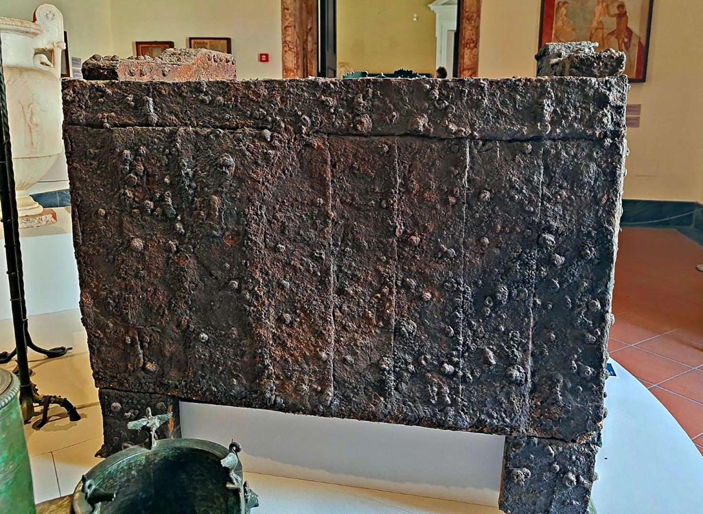 VII.2.18 Pompeii. October 2023. Detail of rear of “arca”, storage/money-chest. Photo courtesy of Giuseppe Ciaramella.

