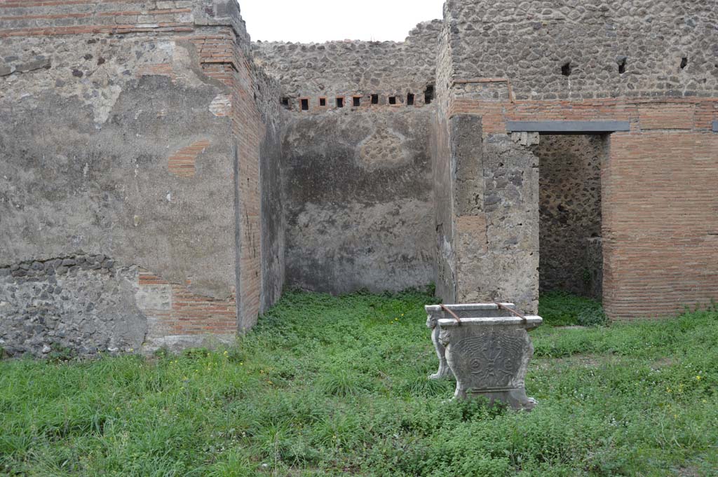 VII.2.18 Pompeii. October 2017. 
Room 1, looking towards west wall of tablinum, on left, room 6, west ala, in centre, and doorway to room 7, on right.
Foto Taylor Lauritsen, ERC Grant 681269 DÉCOR.
