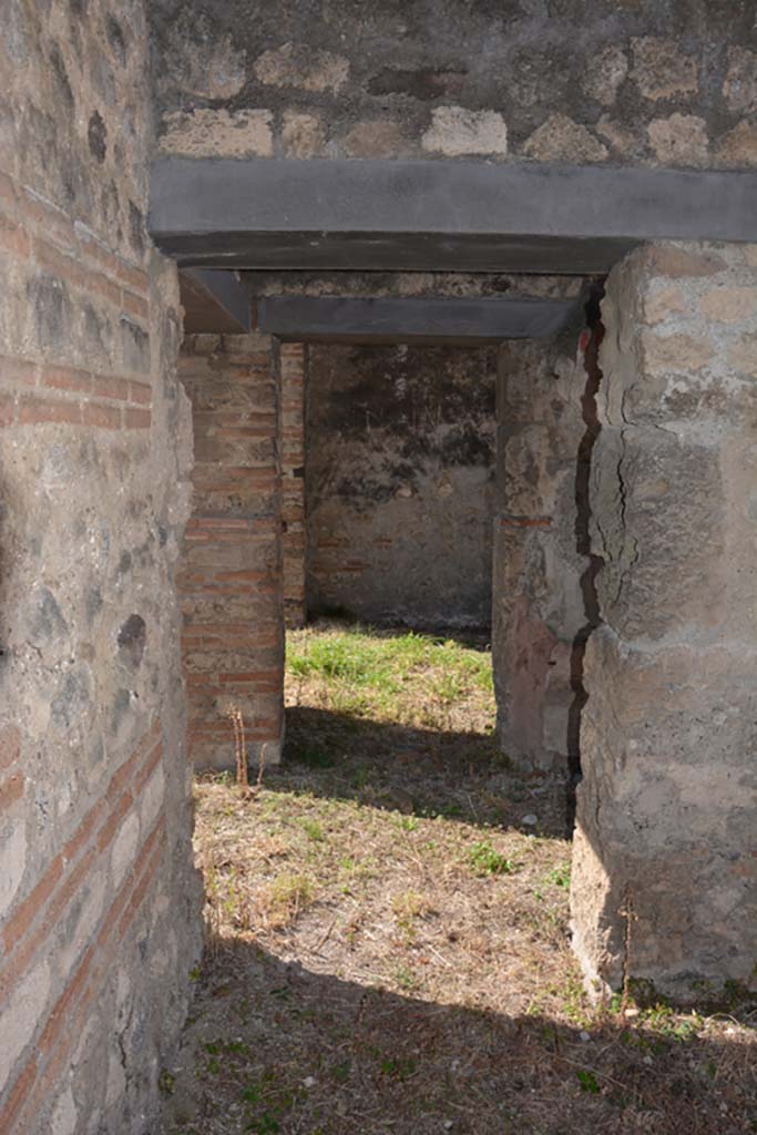 VII.2.20 Pompeii. October 2019. Room 13, west wall in south-west corner.
Looking west from south end of double tablinum, across corridor 9 towards doorway into triclinium 11.
Foto Annette Haug, ERC Grant 681269 DÉCOR.
