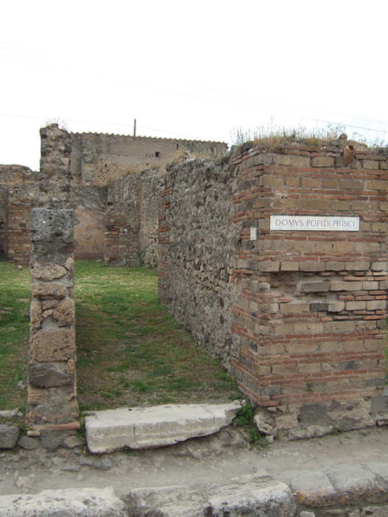 VII.2.38 Pompeii. May 2006. Entrance doorway.