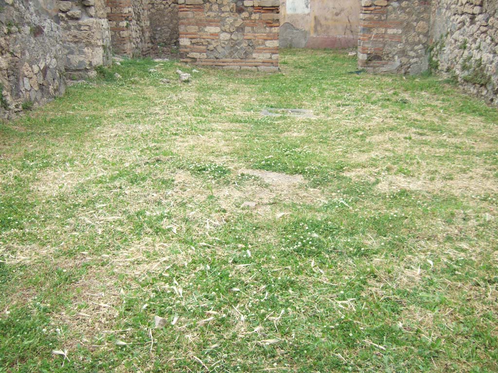VII.2.38 Pompeii. May 2006. Site of impluvium in atrium.