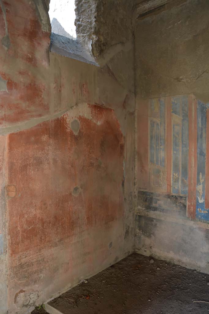 VII.3.29 Pompeii. October 2019. Cubiculum 10, west wall in north-west corner.
Foto Annette Haug, ERC Grant 681269 DÉCOR.


