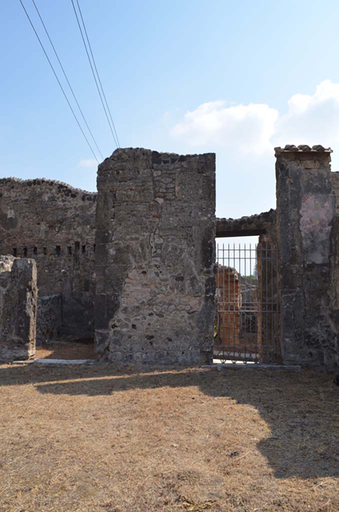 VII.4.31/51 Pompeii. September 2019. East side of atrium in south-east corner.
Doorway into cubiculum 9, on left, and doorway leading into room 10 leading to VII.4.33, on right.
On the right of the photo, part of the remains of the painted plaster can still be seen.
Foto Annette Haug, ERC Grant 681269 DÉCOR.
According to PPM –
“ the south-east corner of the atrium with remains of wall decoration after 62AD consisting of a high marble zoccolo (up until a height of 1.85m), above which the wall was covered by painted stucco/plaster, part of which is still visible in the south-east corner…………”
See Carratelli, G. P., 1990-2003. Pompei: Pitture e Mosaici. VI. (6). Roma: Istituto della enciclopedia italiana, p. 1000.

