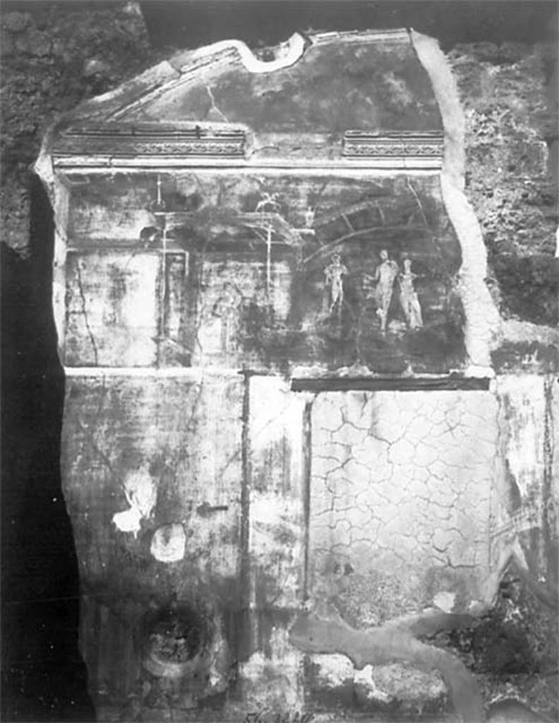 VII.4.62 Pompeii. Triclinium 7, north wall, 
DAIR 56.1221. Photo  Deutsches Archologisches Institut, Abteilung Rom, Arkiv. 
http://arachne.uni-koeln.de/item/marbilderbestand/917071
