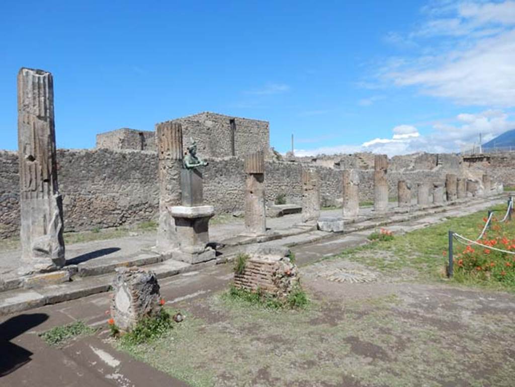 VII.7.32 Pompeii. May 2018. Looking north-west along west side. Photo courtesy of Buzz Ferebee.