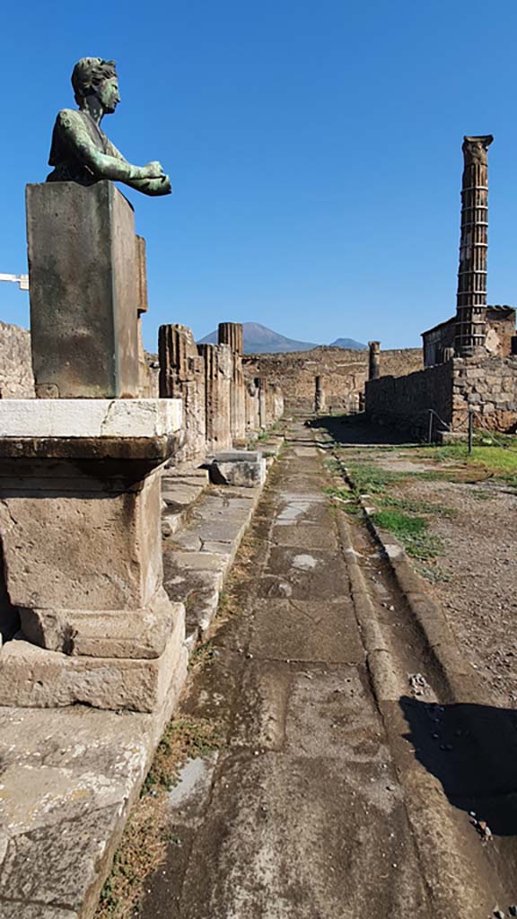 VII.7.32 Pompeii. July 2021. Looking north along west side.
Foto Annette Haug, ERC Grant 681269 DÉCOR.
