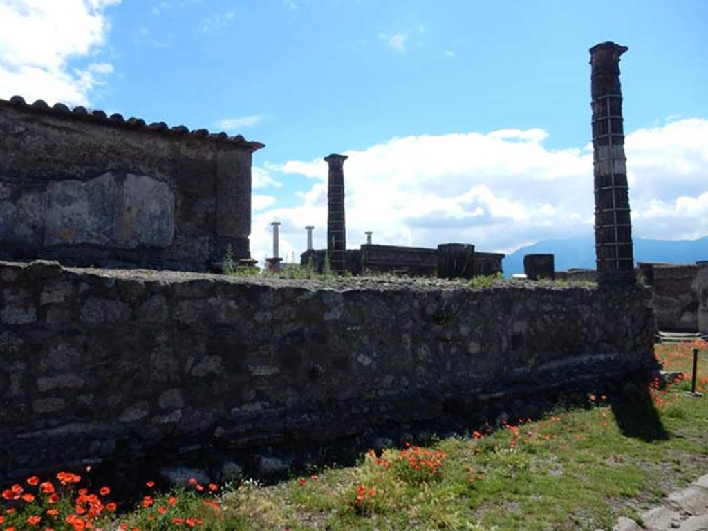 VII.7.32 Pompeii. May 2018. Looking south along west wall of podium. Photo courtesy of Buzz Ferebee.