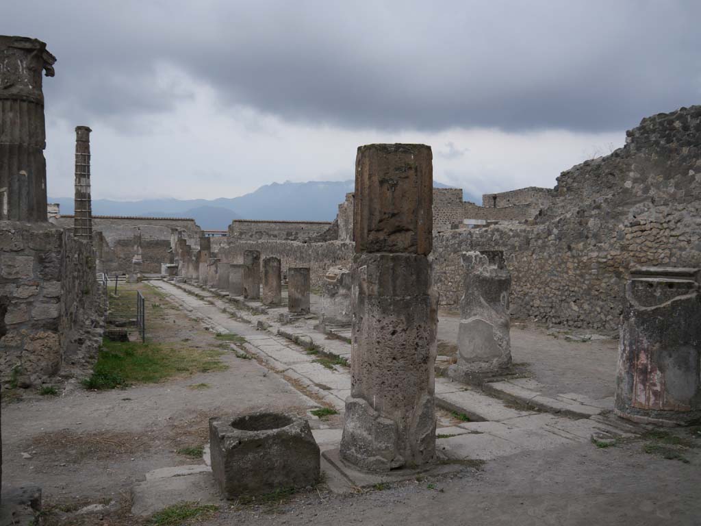 VII.7.32, Pompeii. September 2018. Looking south from north-west corner.
Foto Anne Kleineberg, ERC Grant 681269 DÉCOR.
