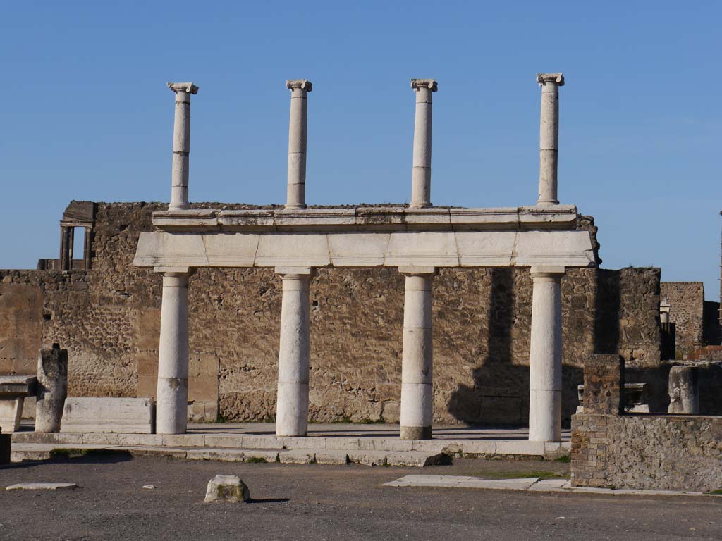 VII.8 Pompeii Forum. March 2019. Detail of column on west side of Forum.
Foto Anne Kleineberg, ERC Grant 681269 DÉCOR.
