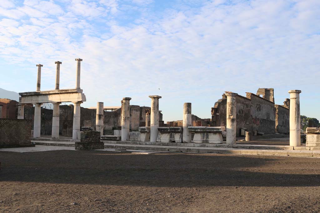 VII.8 Pompeii Forum. July 2021. Looking north along west side of Forum portico.
Foto Annette Haug, ERC Grant 681269 DÉCOR.
