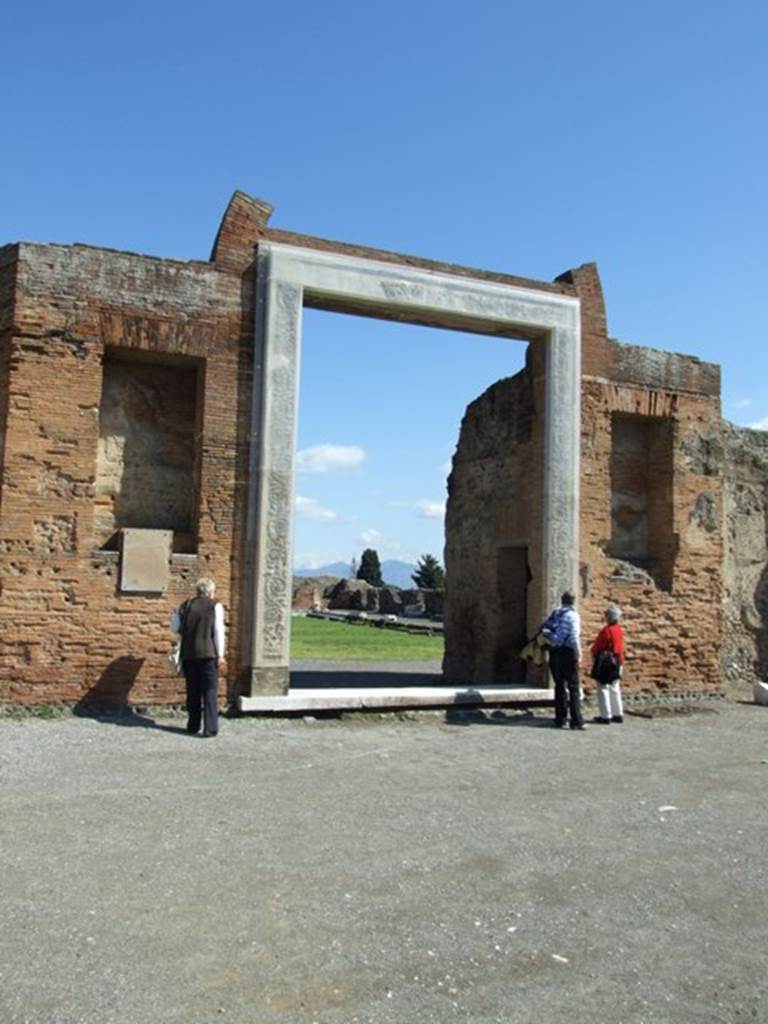 VII.9.1 Pompeii. March 2009. Portico 1. Entrance 6.