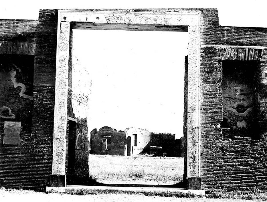 VII.9.1 Pompeii. 1945. Portico 1. Entrance 6. Photo courtesy of Rick Bauer.