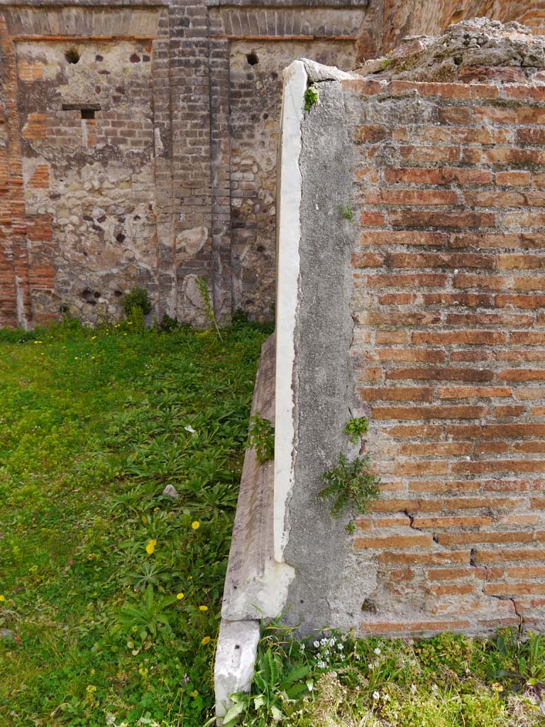 VII.9.2 Pompeii. March 2019. Corner of base of podium, at north end, looking east.
Foto Anne Kleineberg, ERC Grant 681269 DÉCOR.
