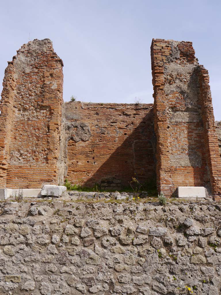VII.9.2 Pompeii. March 2019. Looking east to cella on podium.
Foto Anne Kleineberg, ERC Grant 681269 DÉCOR.
