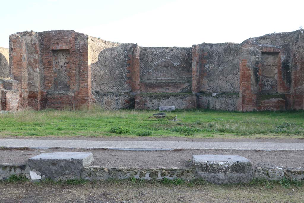 VII.9.3 Pompeii. December 2018. Looking towards area from east side of Forum. Photo courtesy of Aude Durand. 
According to Bonucci –
“This was described as a large semicircular room, opening widely to the Forum, with an altar in the centre, and decorated with seats, niches, and once also with statues. He wrote that perhaps in this enclosure the order of Decurions held its public sessions.”
See Bonucci, C., 1827. Pompei descritta: Terza Edizione. Napoli: Raffaele Miranda, p.166.

