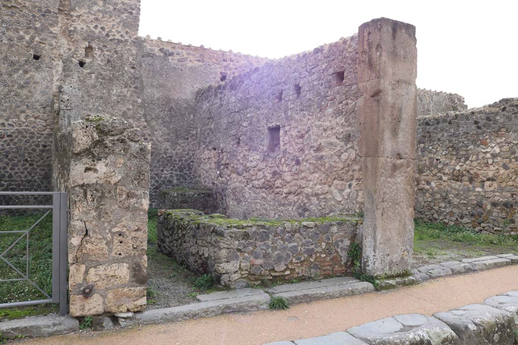 Via degli Augustali Pompeii, south side. December 2018. Looking towards VII.9.22, in centre. Photo courtesy of Aude Durand.
