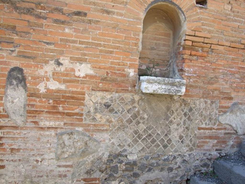 VII.9.42 Pompeii. March 2009. West wall. Arched niche of Street altar.