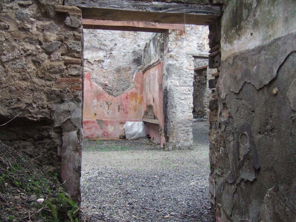 VII.12.23 Pompeii. December 2005. Looking north along fauces towards north-east side of atrium and corridor to rear rooms.