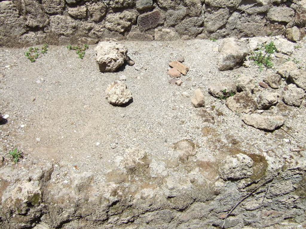 VII.12.33 Pompeii. May 2006. Upper surface of masonry bed.