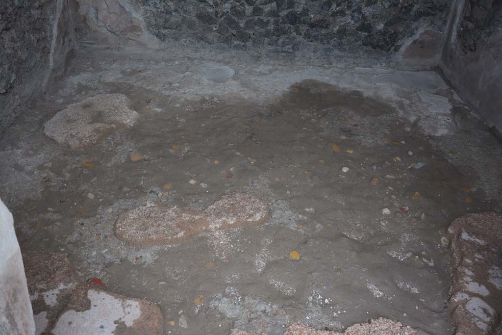 VII.15.2 Pompeii. November 2017. Looking east across flooring from doorway into cubiculum in centre of east side of atrium.
Foto Annette Haug, ERC Grant 681269 DÉCOR.
