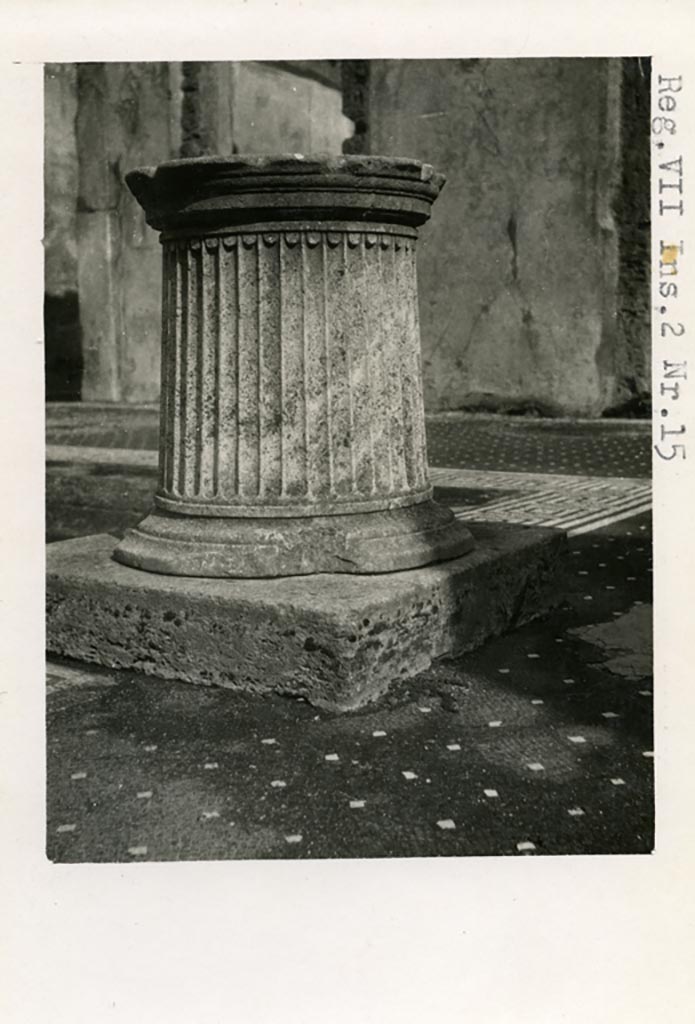 VII.15.2 Pompeii.  December 2007.  Impluvium and marble cistern head.