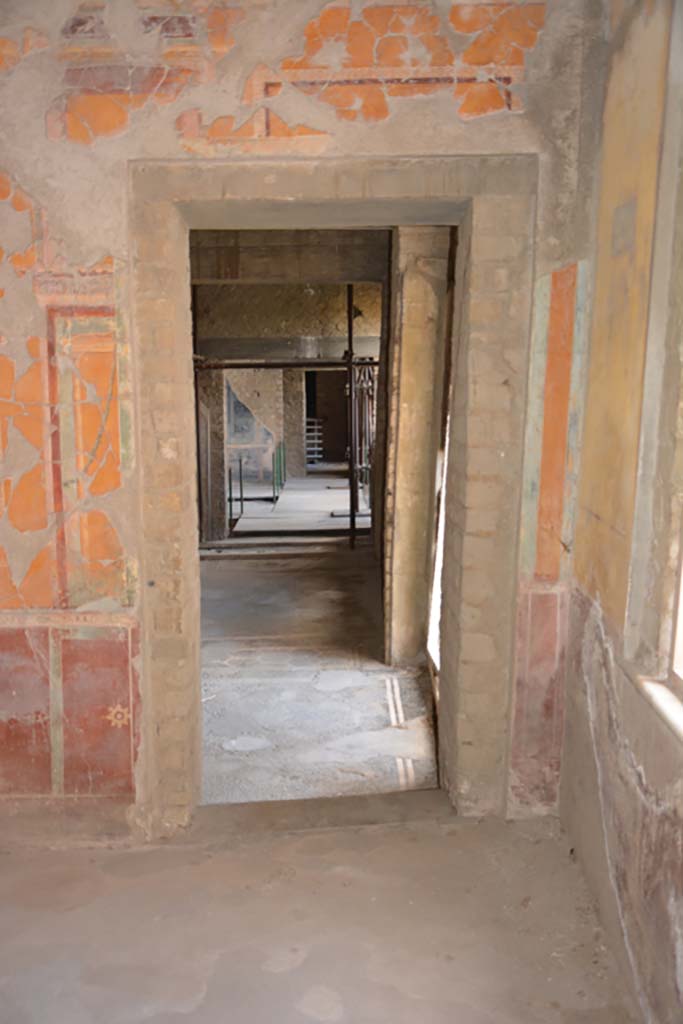 VII.16.22 Pompeii. October 2018.
Looking towards doorway in south wall of cubiculum towards landing near staircase with plaster-cast.
Foto Annette Haug, ERC Grant 681269 DCOR.

